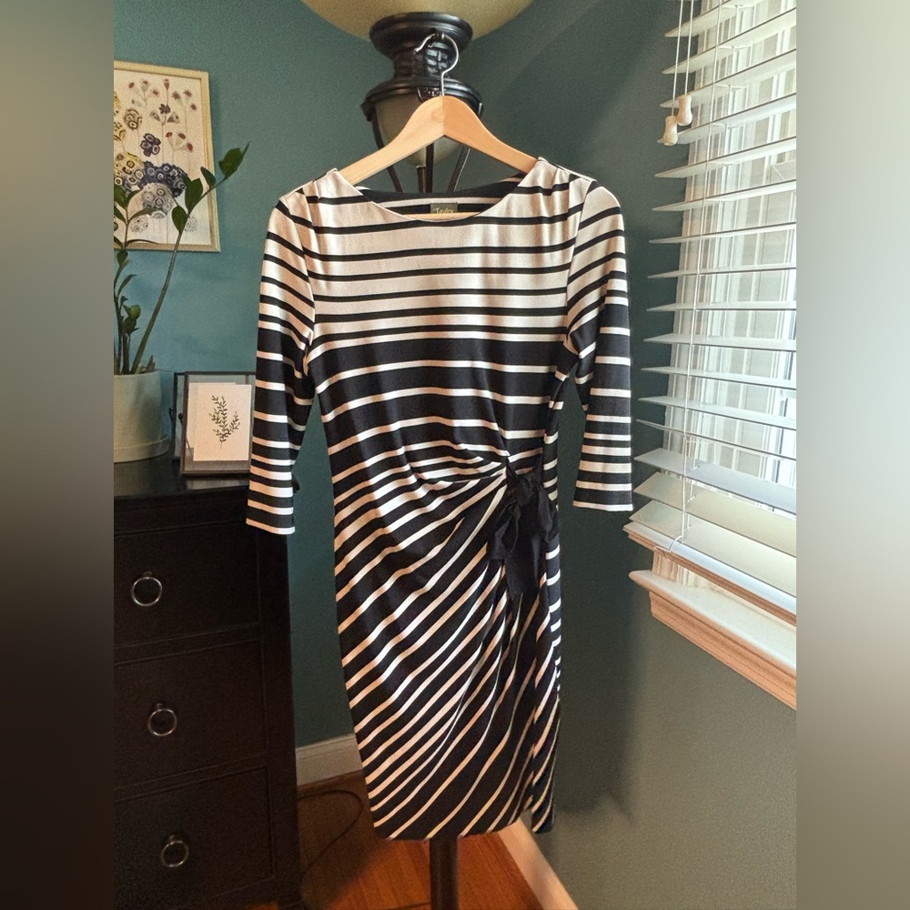 Taylor Petite White and Black 3/4 Sleeve Sheath Dress Womens 6P Flattering Date